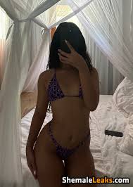 Poliana Arapiraca full figure shot