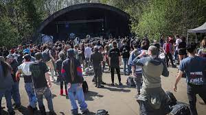 Na heftig weekend illegale rave in België ten einde | Buitenland | AD.nl
