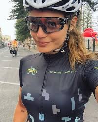 Need Sunglasses Heavyglare Https Shop Heavyglare Com Activities Cycling Sunglasses Mulheres Atleticas Garotas Mulheres