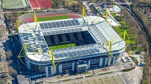 After the initial investigation, we assume that this was an attack with serious explosives. a spokesman later told a press conference they were treating the incident as a targeted. Feuer Bvb Stadion Muss Geraumt Werden