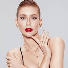 The two were living in very different realities and had been trying to find a solution to resolve this issue for months, says one excerpt from the note sent to the report. Marina Ruy Barbosa Fala Pela 1Âª Vez Apos Festa Na Pandemia Entretenimento R7 Famosos E Tv