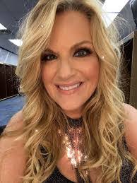 Rachelle Hunt's Instagram, Twitter & Facebook