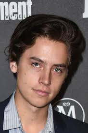 Ко́ул ми́тчелл спра́ус — американский актёр. Cole Sprouse Grosse Gewicht Korperstatistik