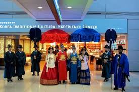 Here are 18 airport hacks and tips that we'll bet you don't already know. Seoul Incheon Airport Incheon South Korea Seoul S Airport Regularly Gets Awards For How Well Organized Efficient And South Korea Seoul Dress Up Area Korea