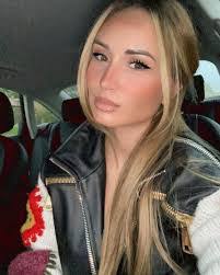 Alexandra Crum's Instagram, Twitter & Facebook