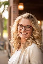 Amanda Owens's Instagram, Twitter & Facebook