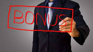 Ia masih kerabat jauh dari bibinya. Karyawan Bank Ini Terima Bonus 200 Persen Dari Gaji