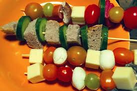 Ideen für gesunde kindersnacks kann man nie genug haben! Aufgespiesst Mit Diesem Hilfsmittel Zaubern Eure Kindern Kreatives Schulbrot