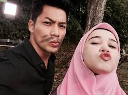 Fatimah rohani binti ismail (born 27 march 1992), known professionally as emma maembong, is a malaysian actress and model from scottish descent. Kamal Adli Dan Emma Maembong Dah Ready Nak Kahwin Media Hiburan