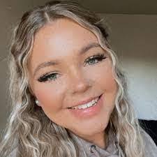 Tammy Figuli's Instagram, Twitter & Facebook