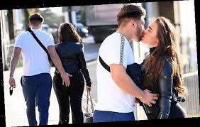 Lauren goodger has showed off her new man and is now instagram official with katie price's ex, charles drury. Lauren Goodger Packs On The Pda With Boyfriend Charles Drury Wstale Com