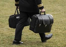 الفوتبول هو الاسم الحركي للشنطة او الحقيبة النووية. Ø§Ù„Ø­Ù‚ÙŠØ¨Ø© Ø§Ù„Ù†ÙˆÙˆÙŠØ© Ù‡Ù„ ÙŠØ³ØªØ·ÙŠØ¹ ØªØ±Ø§Ù…Ø¨ Ø§Ø³ØªØ®Ø¯Ø§Ù… Ø£Ø®Ø·Ø± Ù…Ø§ ÙŠÙ…Ù„Ùƒ Ù‚Ø¨Ù„ Ø±Ø­ÙŠÙ„Ù‡ ØªÙ‚Ø±ÙŠØ± Ø§Ù„Ù…ØµØ±ÙŠ Ø§Ù„ÙŠÙˆÙ…