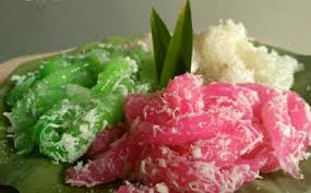 120 gram tepung sagu 2 tetes pewarna merah muda 1 tetes pewarna hijau daun pisang untuk sudi 3 sendok makan gula pasir untuk taburan. Kue Cenil Kelapa Parut Kenyal Dan Enak Berbagi Resep