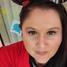 Natalie Holcomb (@gotanewlife2017)