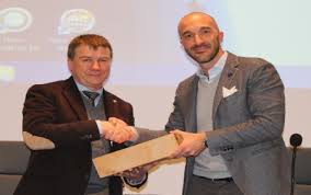 Questi capisaldi vanno acquisiti dall'arbitro sin da quando entra a far parte dell'organo tecnico sezionale, infatti egli ha ricordato la sua esperienza da presidente di sezione e di quanta importanza diede a tali aspetti per poter crescere e formare adeguatamente i ragazzi che diventavano arbitri. Aia Associazione Italiana Arbitri La Visita Di Claudio Zuanetti