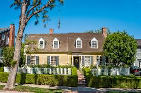 Iconic Movie And Tv Houses Of L A Hollywood Homes Famous Houses Iconic Movies