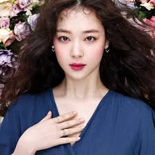 Sulli qua đời ở nhà riêng, nghi do tự tử