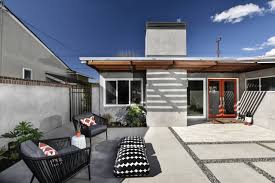 Pergola retreat turn a small city backyard into a cosy outdoor retreat by adding a deck and a pergola. 75 Beautiful Mid Century Modern Front Porch Pictures Ideas July 2021 Houzz