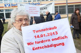 Jetzt angebote einholen hypovereinsbank unicredit bank ag geldinstitut. Jahrestag In Berlin Opfer Des Tunnelraubs Demonstrieren Vor Bank Kriminalitat Faz