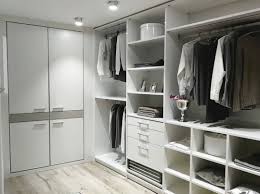 Begehbarer Kleiderschrank Weiss In 2020 Begehbarer Kleiderschrank Kleiderschrank Einbauschrank