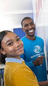 Happy International Riesling Day!✨ Did you know Riesling thrives in cooler  climates and can age for decades, developing rich honeyed notes over tim?  Today is the perfect excuse to pour a glass.