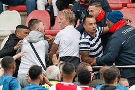 Feyenoord e ajax somam 5 confrontos diretos nos últimos 3 anos em todas as competições, dos o feyenoord ajax vai ser transmitido ao vivo em direto na televisão, sporttv5, e também pode ser. Ajax Feyenoord Onder 19 Gestaakt Na Belagen Familieleden Feyenoord Spelers Rotterdam Ad Nl