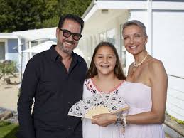 Für die büßeckes ein unding, nun müssen sie für sieben tage den gürtel enger schnallen. Big Brother Star Alex Jolig Zeigt Erstmals Adoptivtochter Tata 13 Stars