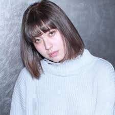 イマムラ スナオさんはinstagramを利用しています クリーミーアッシュベージュ ロブ 長めで重めなボブをナチュラルなストレートでヌーディな雰囲気に 全体をセミウエットでルーズに仕上げるのがポイント 前髪は斜めバングで小顔に カラーは外国人風ダブルカラーで