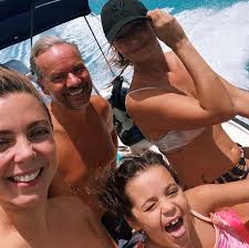 BARBADOS VIBES 🇧🇧 💙💛🙏 Beautiful day spent at sea, swimming with  turtles & eating delicious food at the wonderful @fishpotrestaurant Laughs,  Stunning scenery & Good vibes.. Thats what life's about 👌✨ Thank