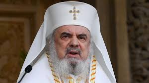 Fotografie inedită cu Patriarhul Daniel, în urmă cu 40 de ani. Tânăr, cu  barbă neagră, îmbrăcat într-o ținută ”casual”