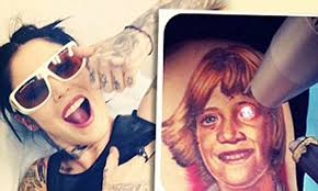 Find the biography, on the road schedule and latest tattoos by kat von d. Kat Von D Gets Tattoo Of Cheating Ex Jesse James Face Zapped Off Her Arm Daily Mail Online