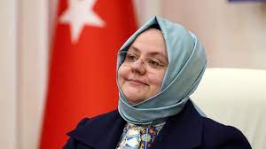 1979 yılında ordu'da dünyaya gelen zehra zümrüt selçuk, ankara atatürk anadolu lisesi'ndeki eğitiminin ardından bilkent üniversitesi ekonomi bölümünden mezun oldu. Bakan Zehra Zumrut Selcuk Tan Istanbul Sozlesmesi Aciklamasi Son Dakika Haberleri