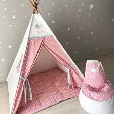 Gunaydin Pudra Pembesi Mint Yesili Ile Cadir Ve Armut Minder Kombinasyonunda Cok Tatli Oldular Bu Kombine Sirin Bir Pink Nursery Duvet Sets Decorative Pillows