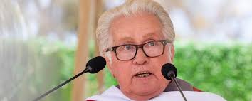 Martin Sheen speaks to Loyola graduates Saturday