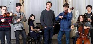 I ragazzi de la compagnia del cigno sono in parte debuttanti come attori. La Compagnia Del Cigno About Facebook