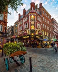 Covent Garden London My Husband S Aunt Had Flat In The Oldest Building In Covent Garden What A Great Location For London Travel London Tours London England