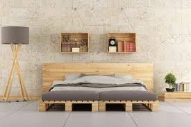 Idee creative come decorare parete dietro letto. Arredare Con I Bancali 10 Idee Con I Pallet Donnad