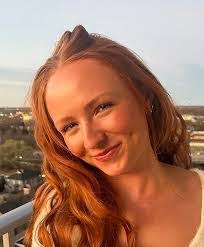 Debbie Bloomer's Instagram, Twitter & Facebook