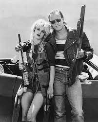 The nation caught mickey and mallory fire! Movie Store Woody Harrelson As Mickey Knox Unt Juliette Lewis As Mallory Knox Natural Born Killers 25x20 Cm Black And White Photo Amazon De Home Kitchen
