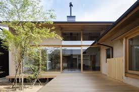 This company, based in japan, has developed a modern house design that's accompanied by a long list of benefits. Exquisite Japanese House Wraps Around A Generations Old Tree