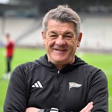 Zasłużył, bez wątpienia! John Carver z nominacją od PKO Bank Polski  Ekstraklasa do tytułu Trenera Roku! Gʀᴀᴛᴜʟᴜᴊᴇᴍʏ, Bᴏss! 🫡