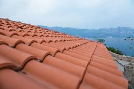 Quel Type De Tuile Choisir Pour Votre Maison Les 5 Options Tuiles Toit Toiture Toiture Tuile