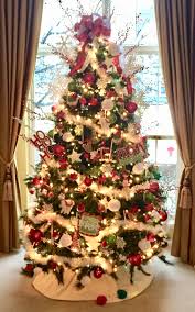Pin By Haschell S Nunez On Christmas In 2020 Red Christmas Tree Christmas Tree Inspiration Christmas Tree