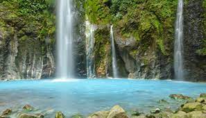 25 gambar pemandangan air terjun. Magis Dan Memesona Air Terjun Biru Asli Indonesia Ini Menunggumu Untuk Datang