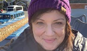 Lisa Grimaldi's Instagram, Twitter & Facebook