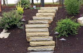 60 Ideen Beispiele Und Tipps Fur Die Treppen Im Garten In 2020 Gartentreppe Garten Gartengestaltung Hanglage