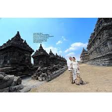 Siapa yang tidak mengenal bandung. Irma Welly Prewedding Photoshoot At Candi Plaosan Temple Yogyakarta Photo By Poetrafoto Fotografer Foto Pengantin Foto Perkawinan