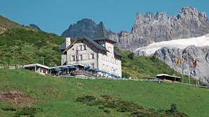 Letzte saison im wortwörtlich schrägen jugendstilhaus mit jahrgang 1903. Klausen Das Hotel Klausenpasshohe Soll Saniert Werden