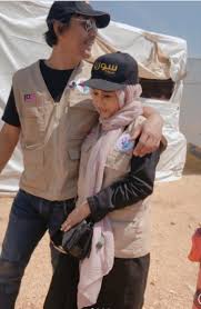 Donna berdecak dan tersenyum sinis menyebalkan. Usia Bukan Halangan 9 Tahun Sulam Bahagia Ratu Rock Ella Suami Kekal Pasangan Sweet Nona