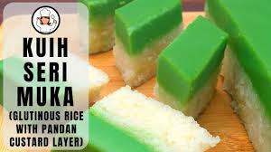Seri muka is a steamed dessert snack consisting of a layer of pandan custard sitting on glutinous rice. Kuih Seri Muka Glutinous Rice With Pandan Custard Layer Norah S Cooking Diary Youtube